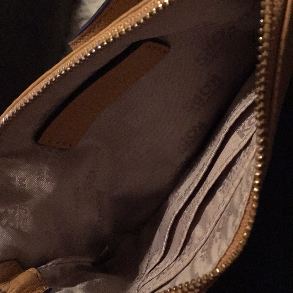 Michael Kors wristlet - Picture 4 of 4